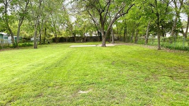 915 N Virginia Street, Terrell, TX 75160