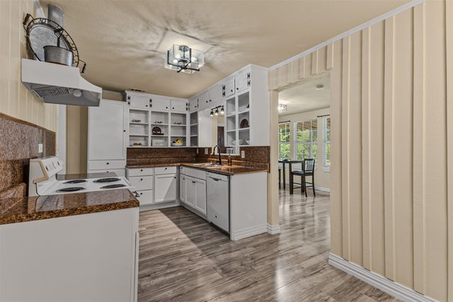 915 N Virginia Street, Terrell, TX 75160