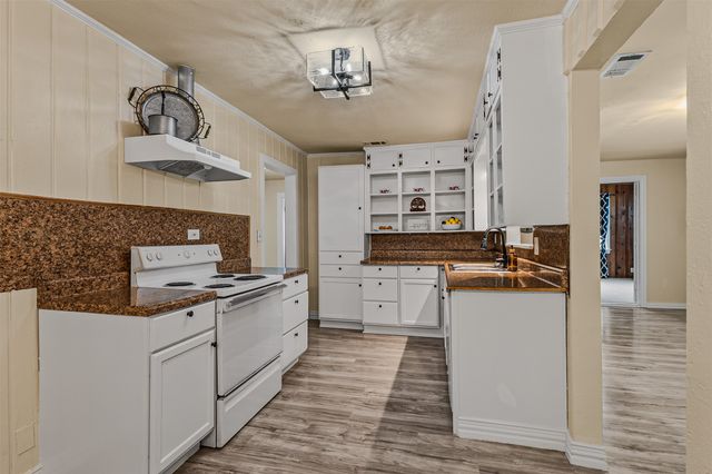 915 N Virginia Street, Terrell, TX 75160