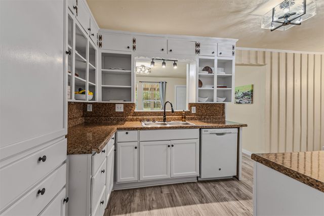 915 N Virginia Street, Terrell, TX 75160