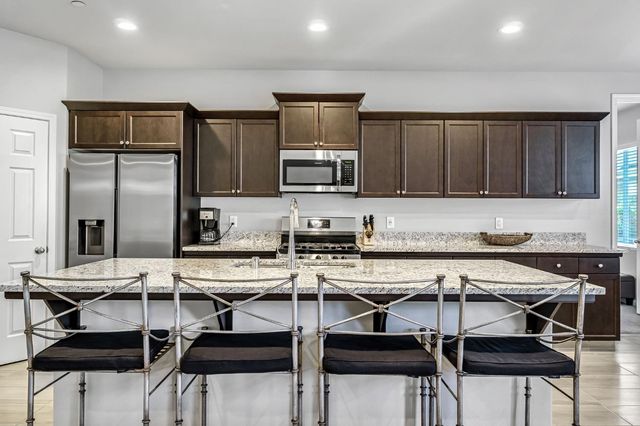 649 Wood Crest Avenue, Madera, CA 93636