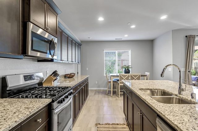 649 Wood Crest Avenue, Madera, CA 93636