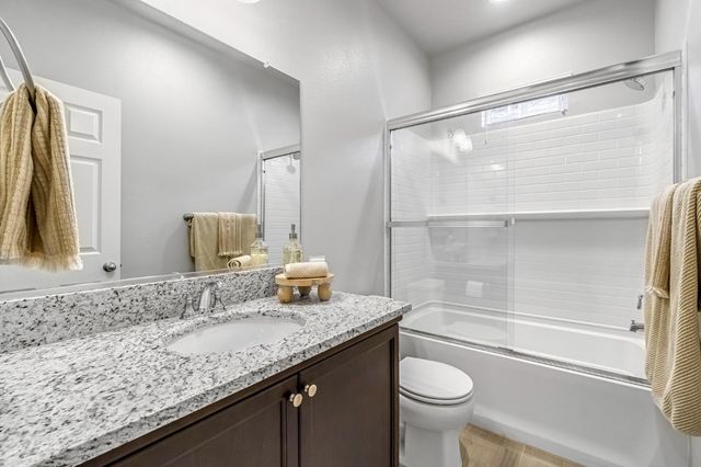 649 Wood Crest Avenue, Madera, CA 93636