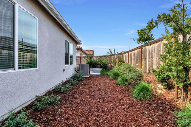 649 Wood Crest Avenue, Madera, CA 93636