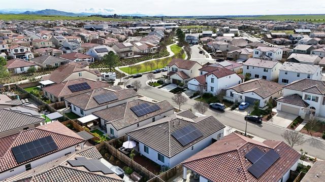 649 Wood Crest Avenue, Madera, CA 93636