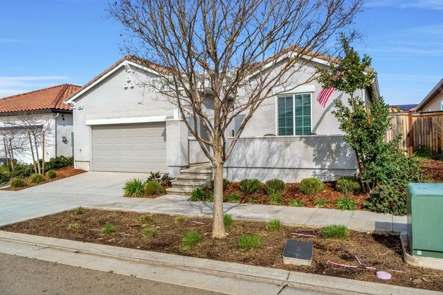 649 Wood Crest Avenue, Madera, CA 93636