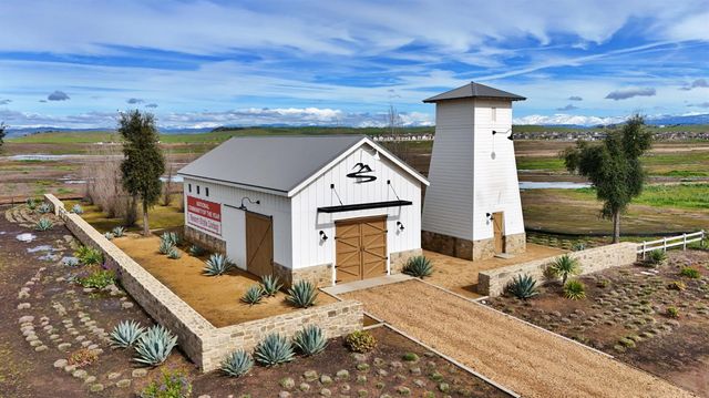 649 Wood Crest Avenue, Madera, CA 93636