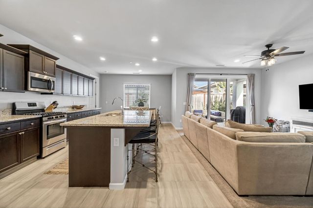 649 Wood Crest Avenue, Madera, CA 93636