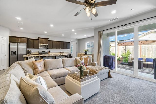 649 Wood Crest Avenue, Madera, CA 93636