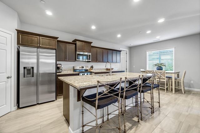 649 Wood Crest Avenue, Madera, CA 93636