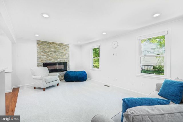 7937 FREEHOLLOW DR, Falls Church, VA 22042