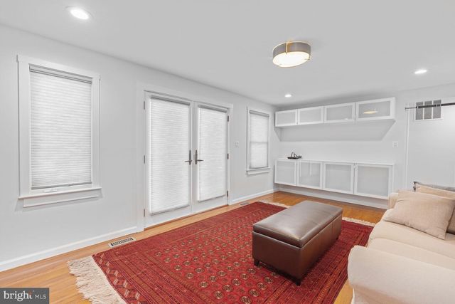 7937 FREEHOLLOW DR, Falls Church, VA 22042