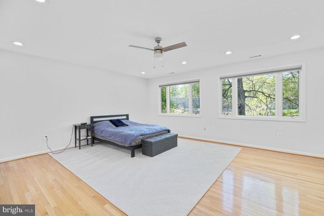 7937 FREEHOLLOW DR, Falls Church, VA 22042