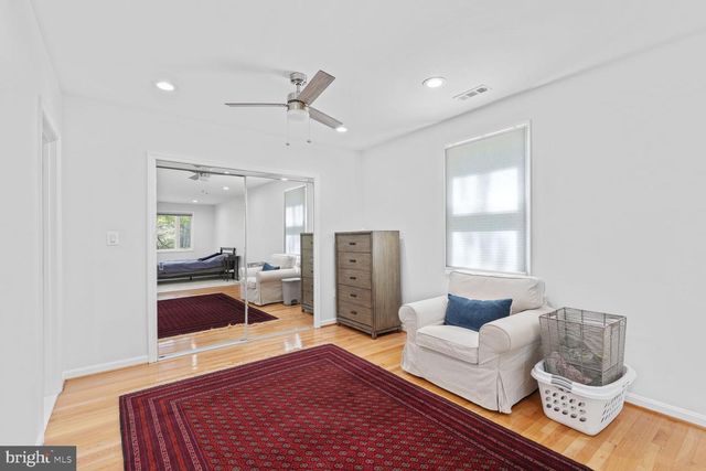 7937 FREEHOLLOW DR, Falls Church, VA 22042