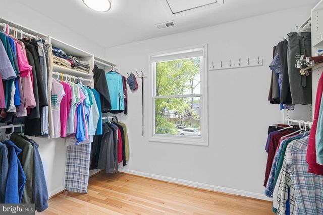 7937 FREEHOLLOW DR, Falls Church, VA 22042