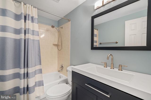 7937 FREEHOLLOW DR, Falls Church, VA 22042