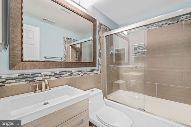 7937 FREEHOLLOW DR, Falls Church, VA 22042