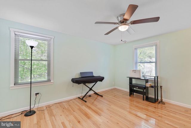 7937 FREEHOLLOW DR, Falls Church, VA 22042