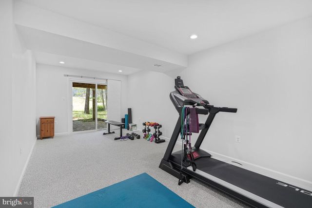 7937 FREEHOLLOW DR, Falls Church, VA 22042