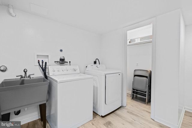 7937 FREEHOLLOW DR, Falls Church, VA 22042