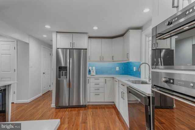 7937 FREEHOLLOW DR, Falls Church, VA 22042