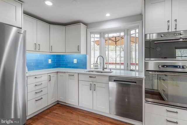 7937 FREEHOLLOW DR, Falls Church, VA 22042