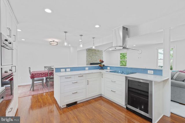 7937 FREEHOLLOW DR, Falls Church, VA 22042