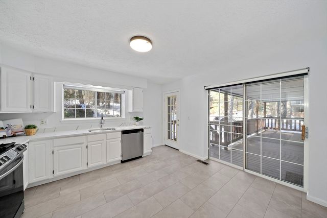 47 Voyagers Ln 47, Ashland, MA 01721