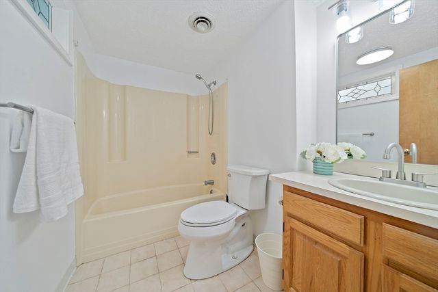 47 Voyagers Ln 47, Ashland, MA 01721