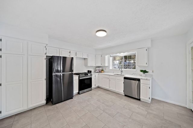 47 Voyagers Ln 47, Ashland, MA 01721