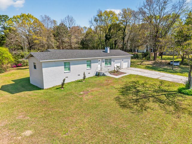 374 Pinewood Drive, Defuniak Springs, FL 32433