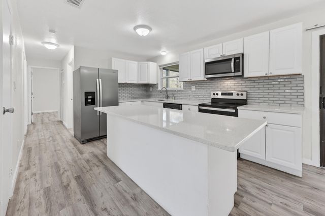 374 Pinewood Drive, Defuniak Springs, FL 32433