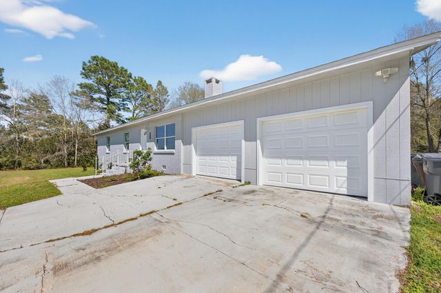 374 Pinewood Drive, Defuniak Springs, FL 32433