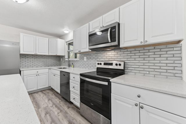 374 Pinewood Drive, Defuniak Springs, FL 32433