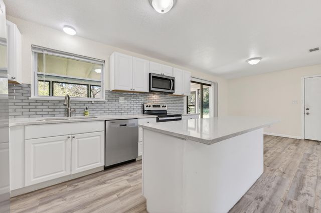 374 Pinewood Drive, Defuniak Springs, FL 32433