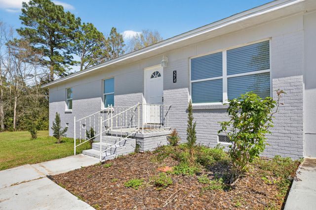 374 Pinewood Drive, Defuniak Springs, FL 32433