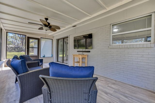 374 Pinewood Drive, Defuniak Springs, FL 32433