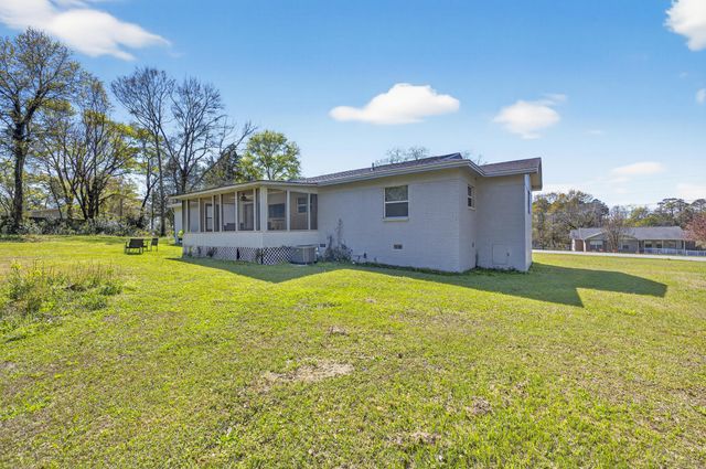 374 Pinewood Drive, Defuniak Springs, FL 32433
