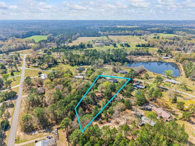 374 Pinewood Drive, Defuniak Springs, FL 32433