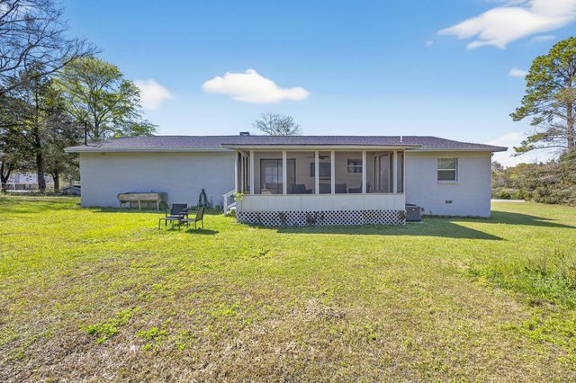 374 Pinewood Drive, Defuniak Springs, FL 32433