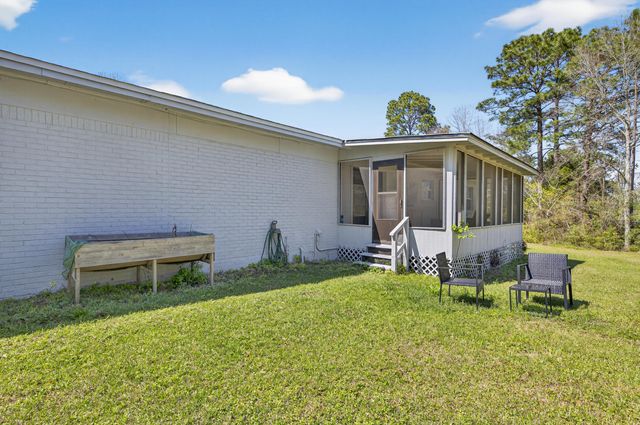 374 Pinewood Drive, Defuniak Springs, FL 32433