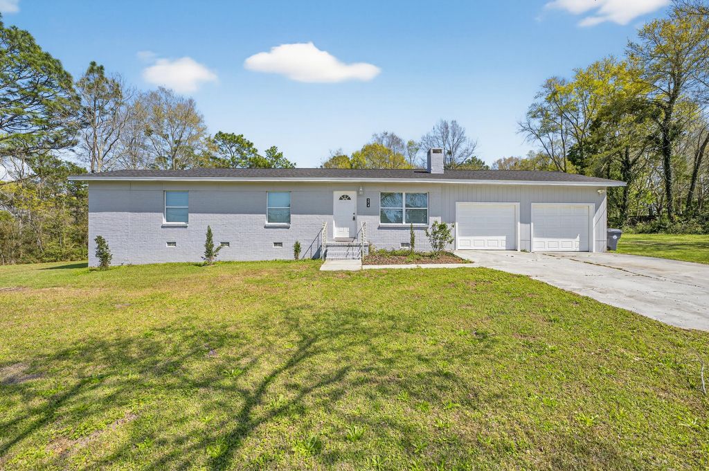 374 Pinewood Drive, Defuniak Springs, FL 32433