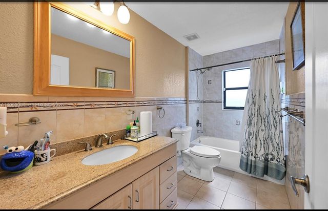 5200 NW 67th Ave, Lauderhill, FL 33319