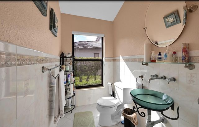 5200 NW 67th Ave, Lauderhill, FL 33319