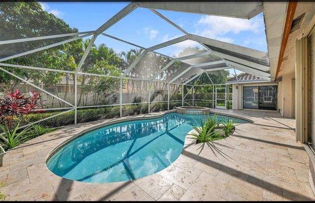 5200 NW 67th Ave, Lauderhill, FL 33319