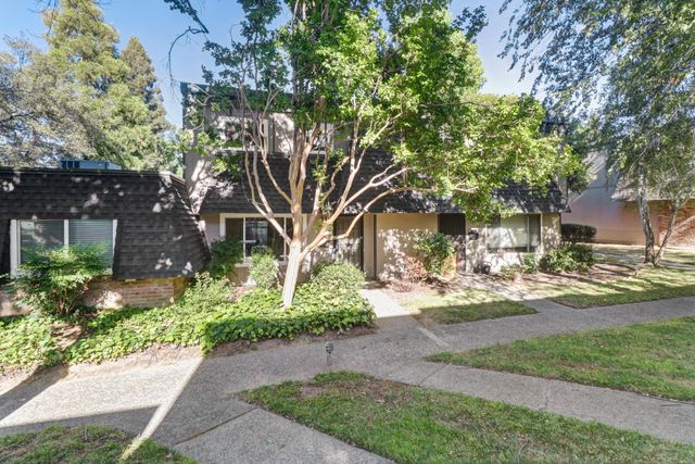7468 Fairway Two Avenue, Fair Oaks, CA 95628