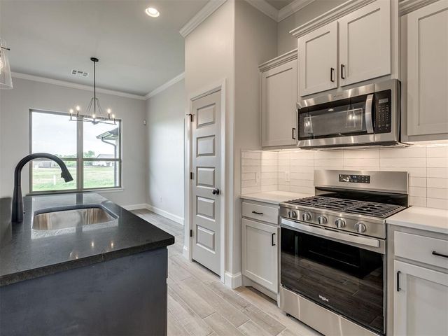 7613 Three Woods Lane, Yukon, OK 73099
