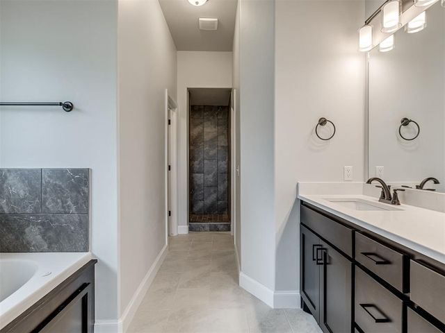 7613 Three Woods Lane, Yukon, OK 73099
