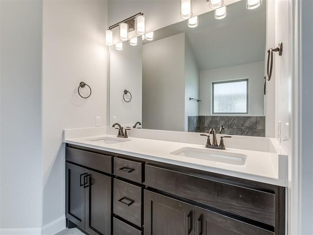 7613 Three Woods Lane, Yukon, OK 73099