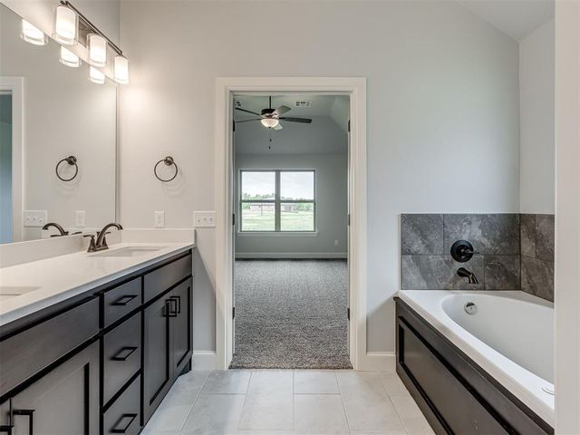 7613 Three Woods Lane, Yukon, OK 73099